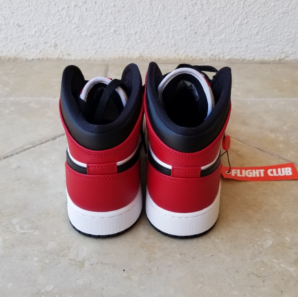 SOLD - Nike Air Jordan 1 Mid Chicago Black Toe GS - Picture 4 of 8